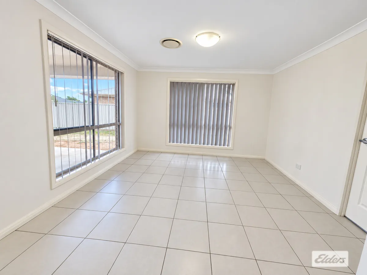 27 Racecourse Road — photo 8 of 18