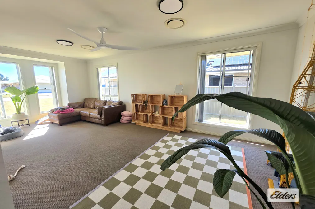17 Sommerfeld Crescent, Chinchilla, QLD, 4413 - Image 3