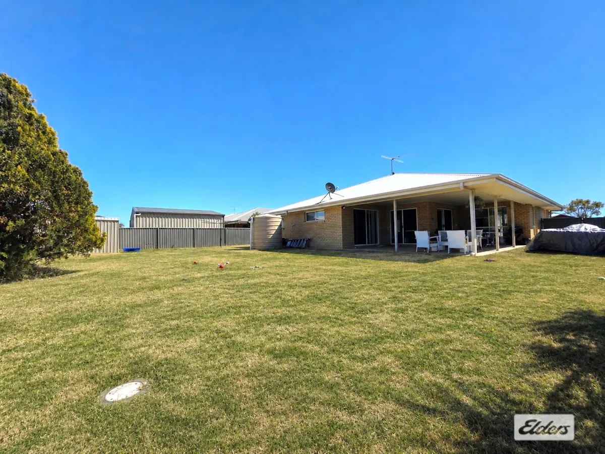 17 Sommerfeld Crescent — photo 28 of 30