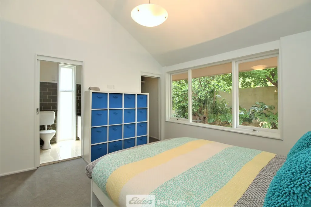 55 Ross Crescent — photo 9 of 16
