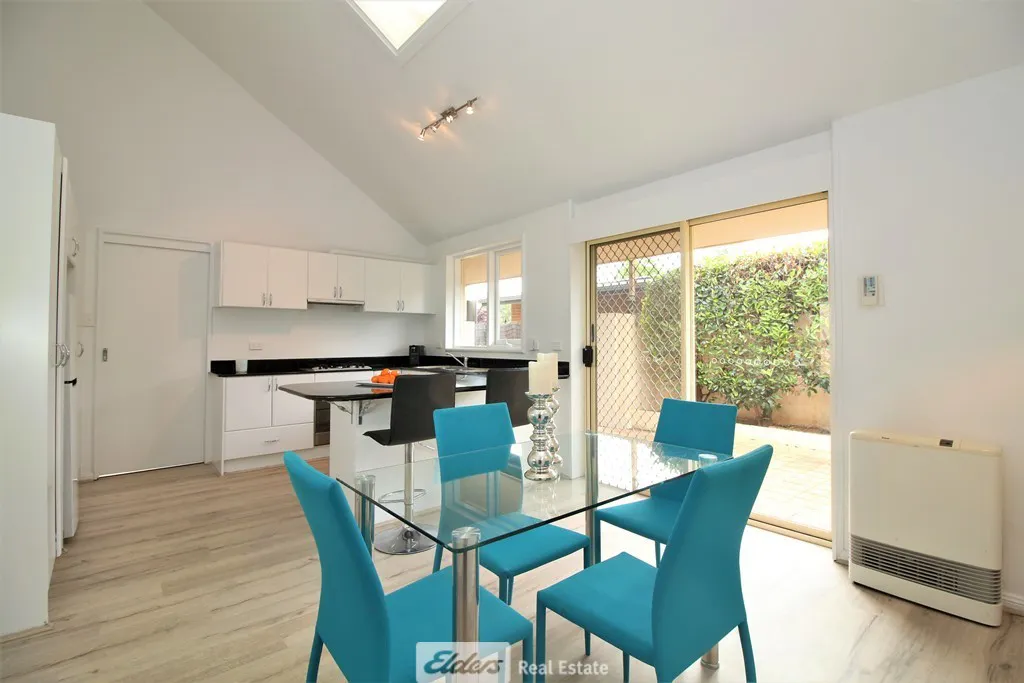 55 Ross Crescent — photo 5 of 16