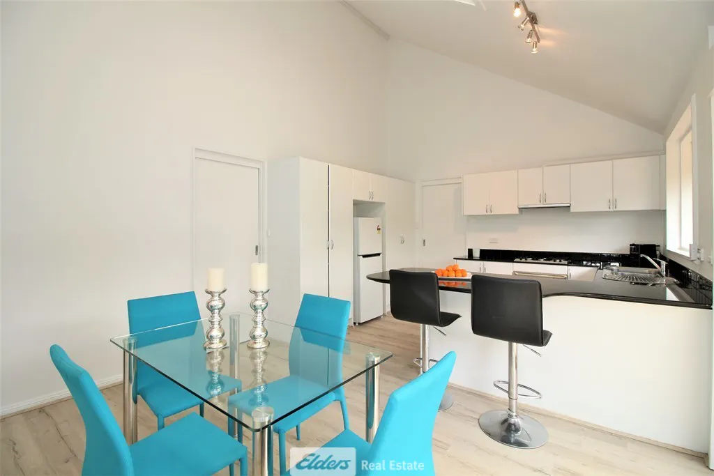 55 Ross Crescent — photo 7 of 16