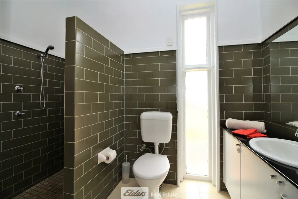 55 Ross Crescent — photo 10 of 16