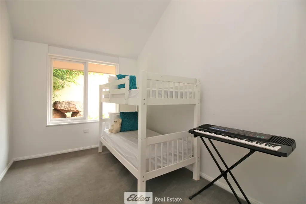 55 Ross Crescent — photo 12 of 16