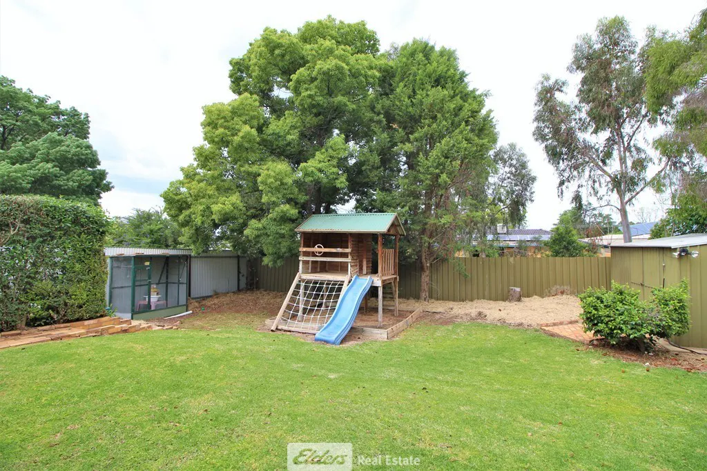 55 Ross Crescent — photo 15 of 16