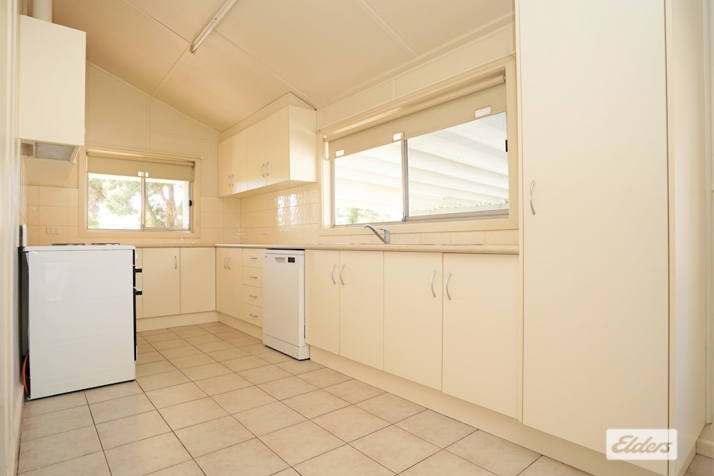 2 Chilvers Place, Griffith, NSW, 2680 - Image 6