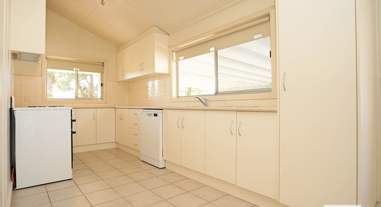 2 Chilvers Place, Griffith, NSW, 2680 - Image 6
