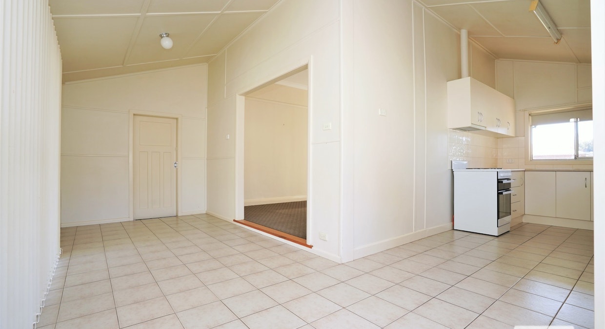2 Chilvers Place, Griffith, NSW, 2680 - Image 12