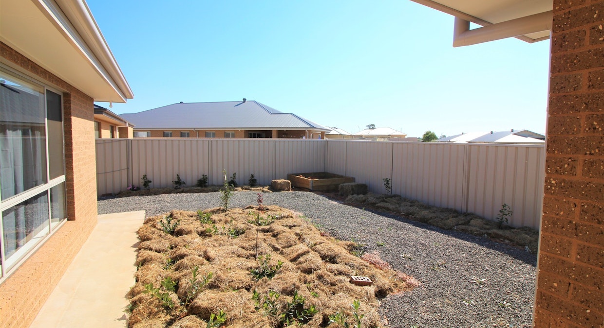 8 Scremin Grove, Griffith, NSW, 2680 - Image 15