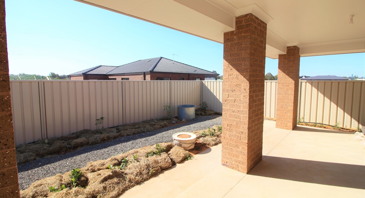 8 Scremin Grove, Griffith, NSW, 2680 - Image 16