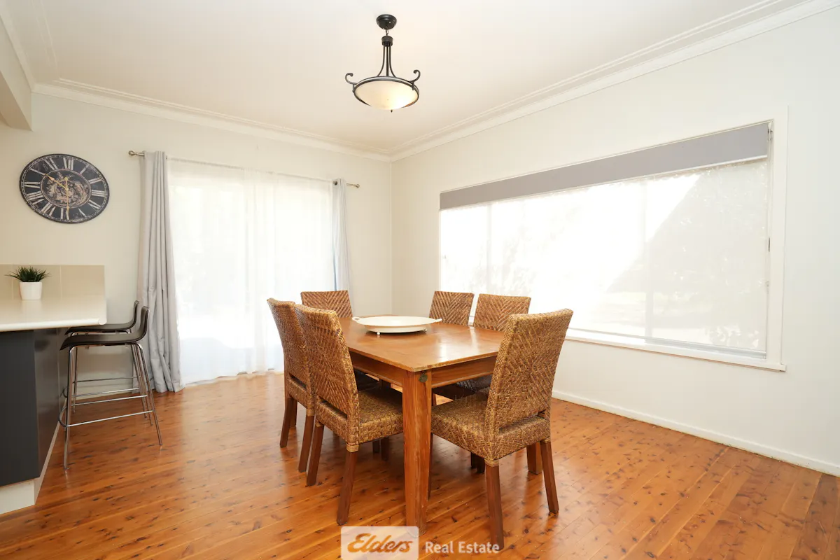 41 Langley Crescent — photo 3 of 17