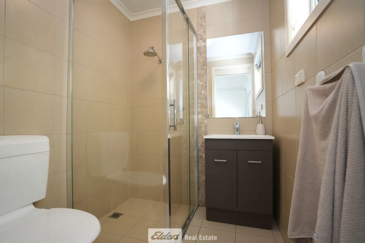 41 Langley Crescent — photo 10 of 17