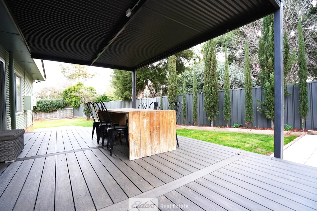 41 Langley Crescent — photo 15 of 17