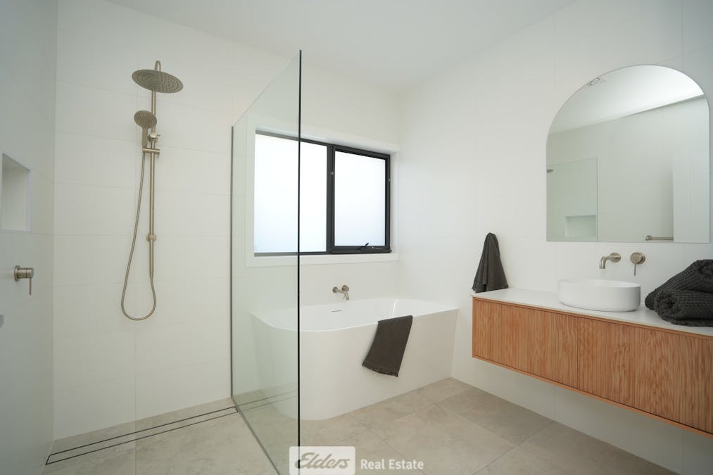 72 Piper Circuit, Griffith, NSW, 2680 - Image 12