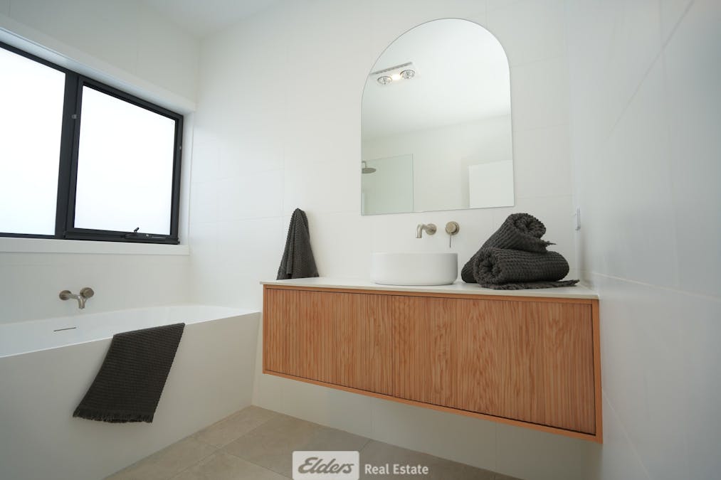 72 Piper Circuit, Griffith, NSW, 2680 - Image 13