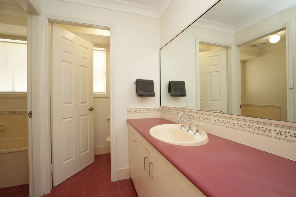 94 Clifton Boulevard, Griffith, NSW, 2680 - Image 13