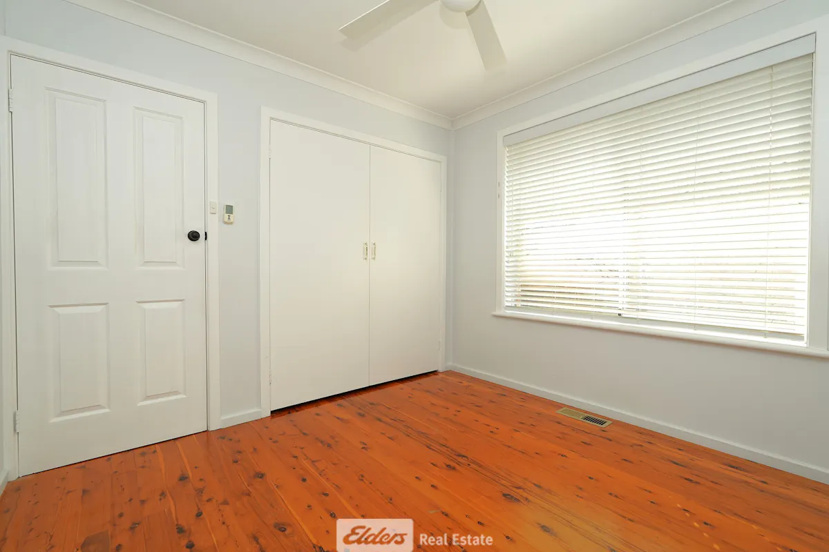 47 Ross Crescent — photo 5 of 8