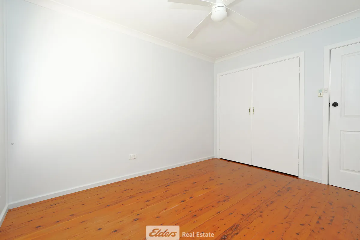 47 Ross Crescent — photo 4 of 8