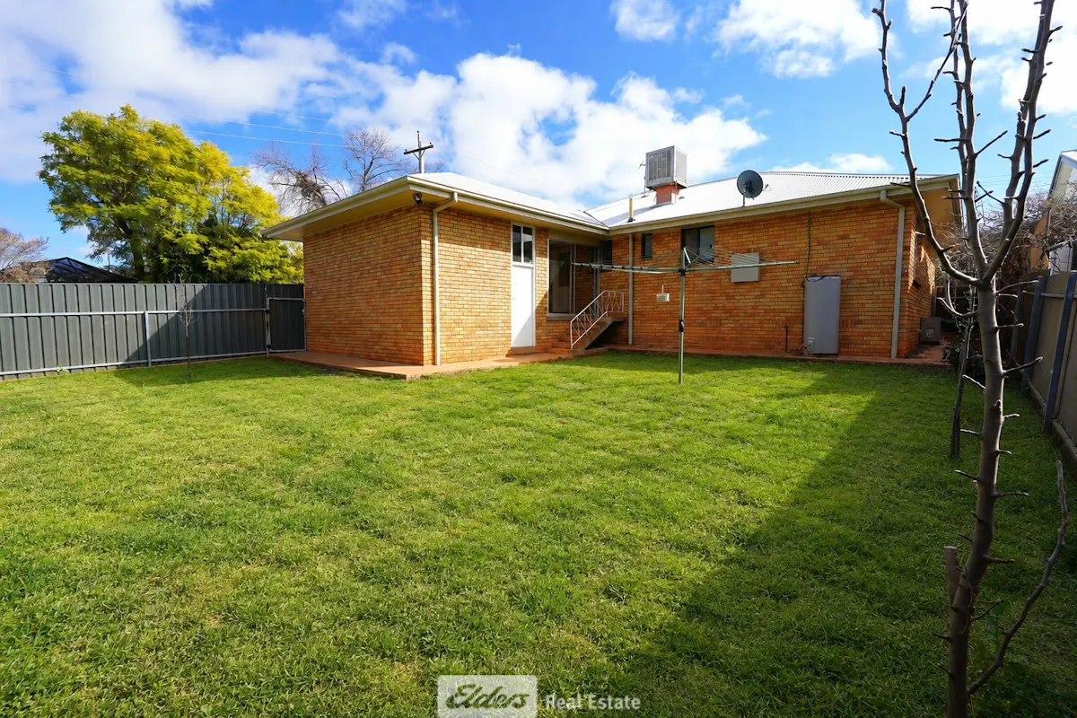 47 Ross Crescent — photo 7 of 8