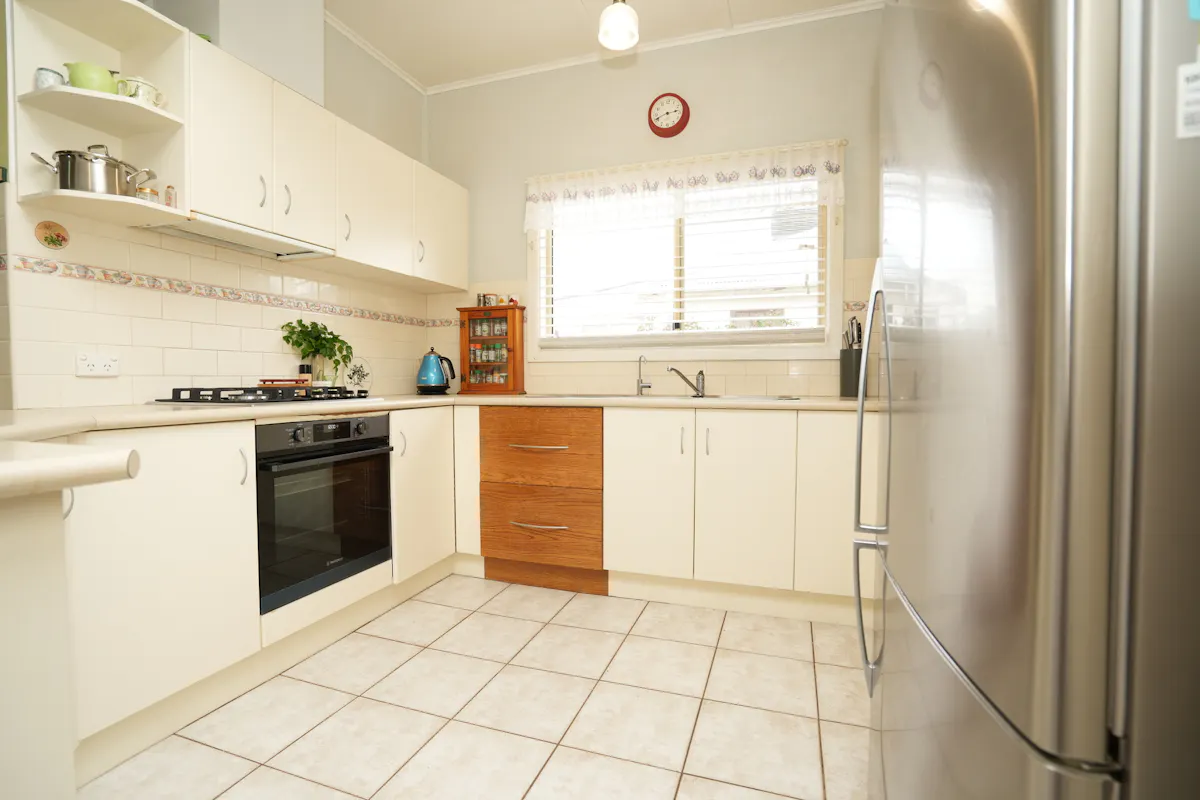 1 Gunbar Street — photo 2 of 9