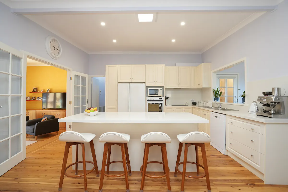 41 Ross Crescent — photo 4 of 23