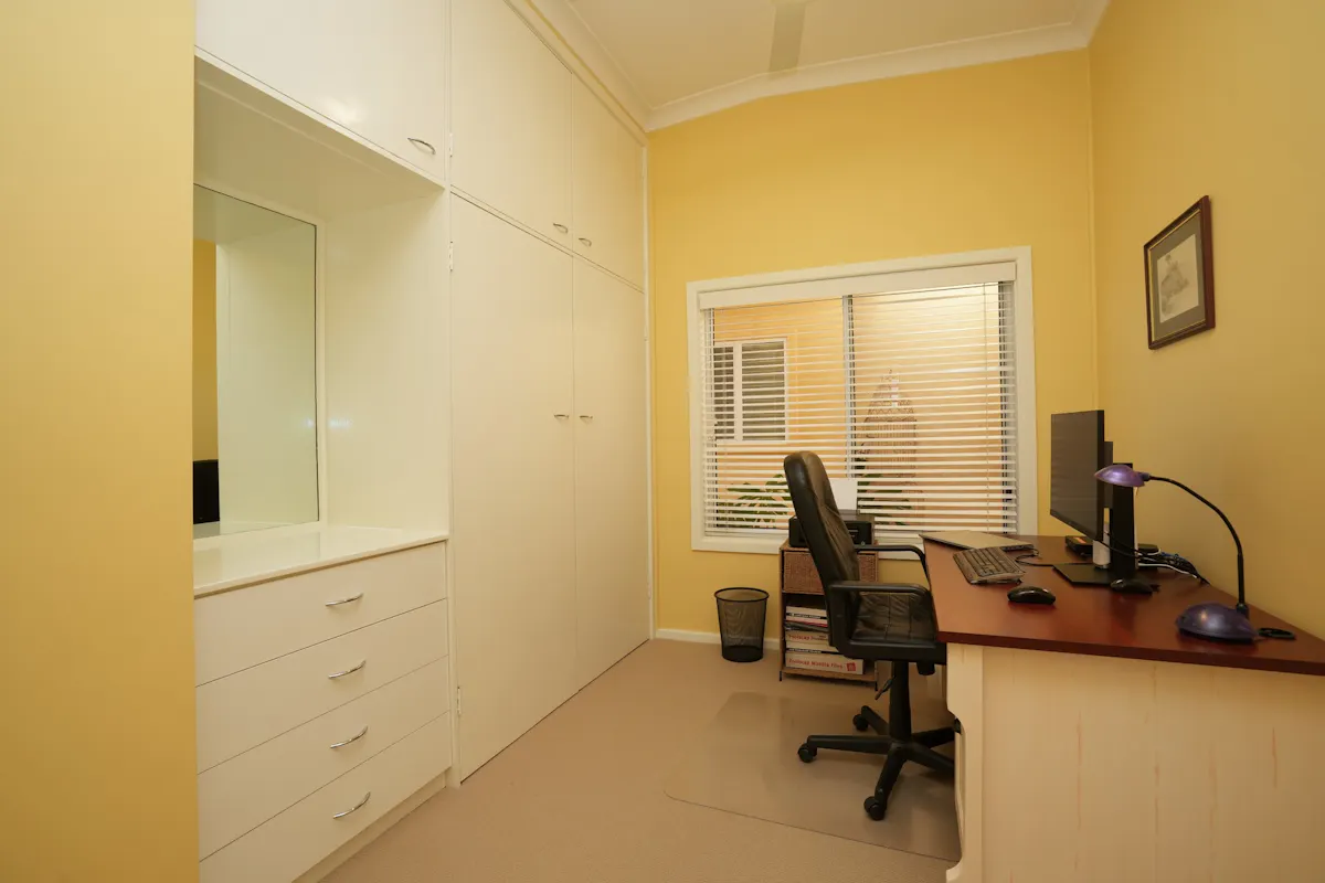 41 Ross Crescent — photo 12 of 23