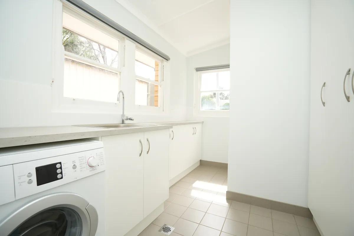 20 Nyora Street — photo 10 of 12