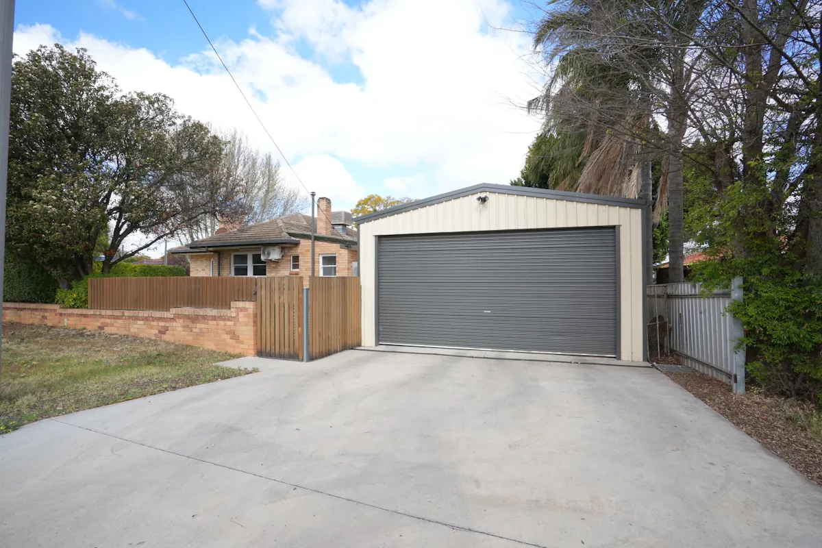 20 Nyora Street — photo 11 of 12