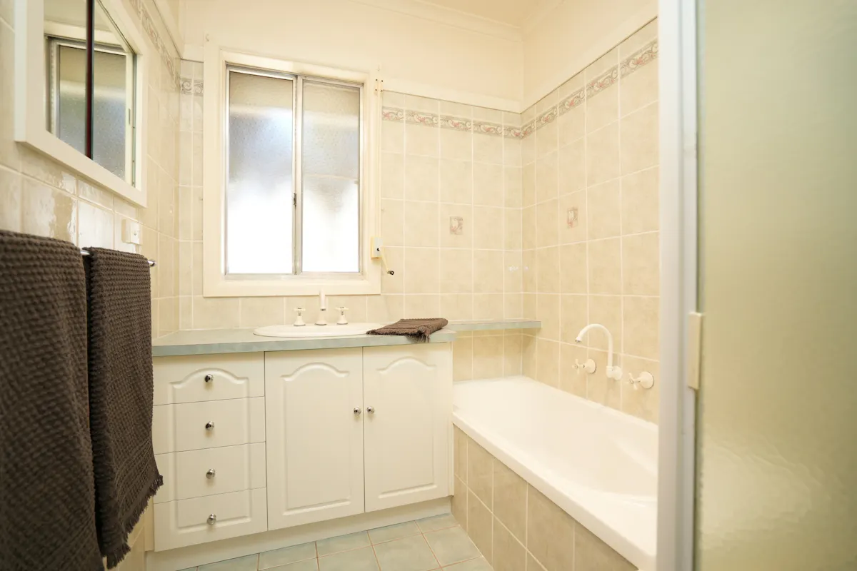 30 Lawson Crescent — photo 10 of 14