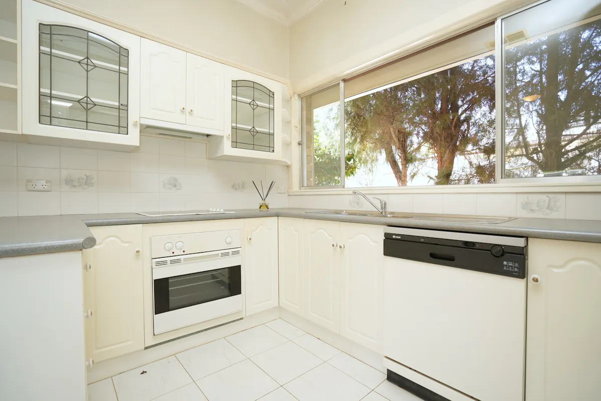 30 Lawson Crescent — photo 4 of 14