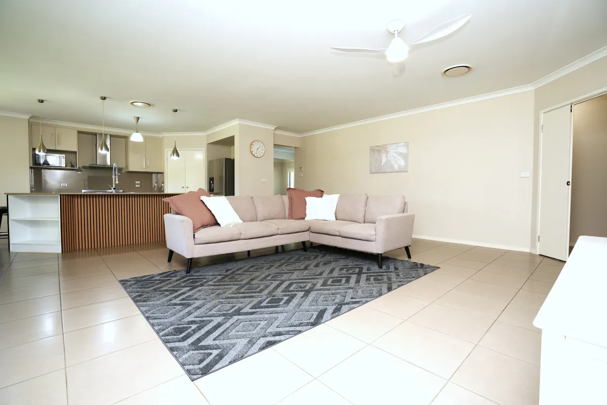 4 Zappacosta Crescent — photo 4 of 18