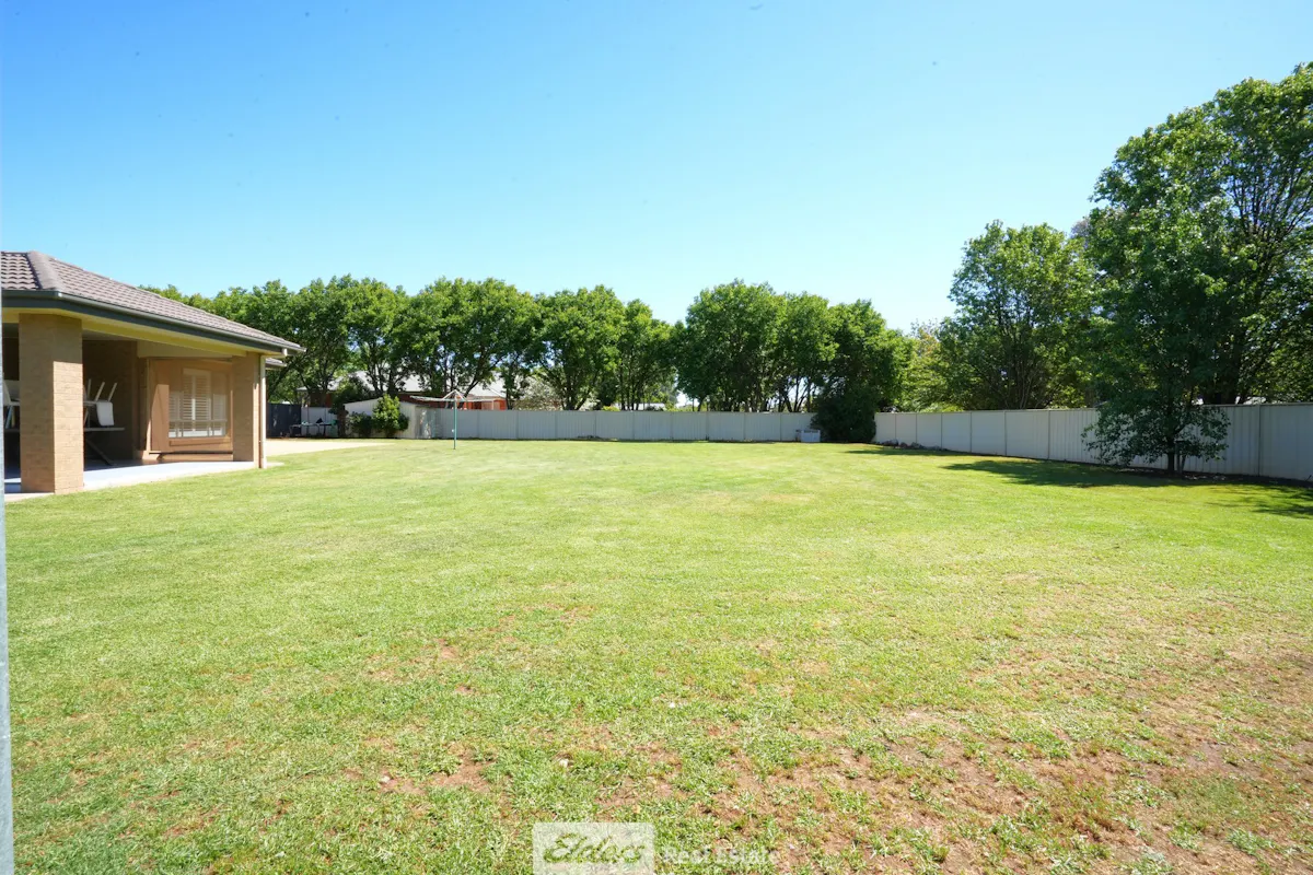 4 Zappacosta Crescent — photo 15 of 18