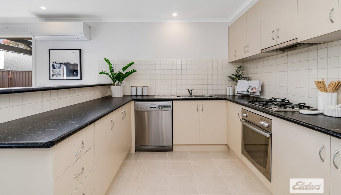 1/201 Mollison Street, Kyneton, VIC, 3444 - Image 5