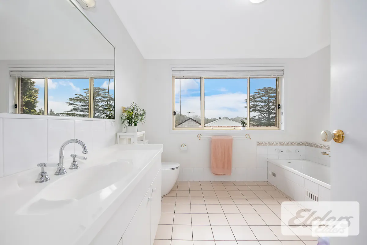 Spacious Family Townhouse in the Hornsby North Public School Catchment — photo 11 of 13