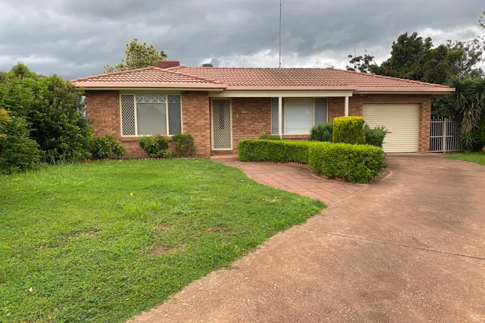 12 Ebelina Crescent, Parkes, NSW, 2870 - Image 1