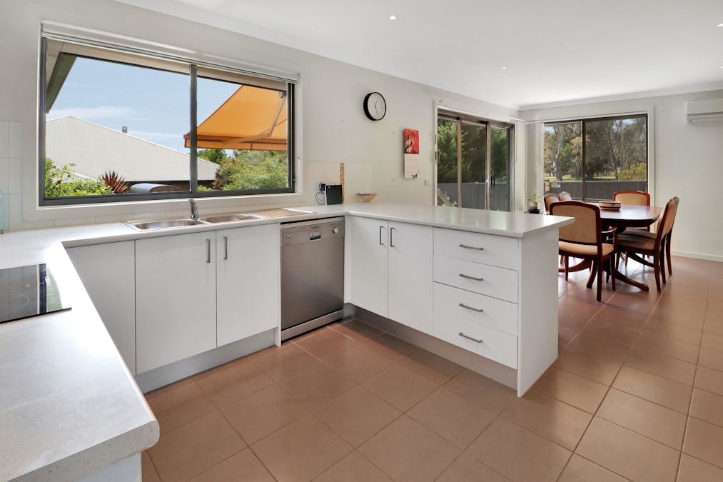 11 Farrall Court, Mansfield, VIC, 3722 - Image 4