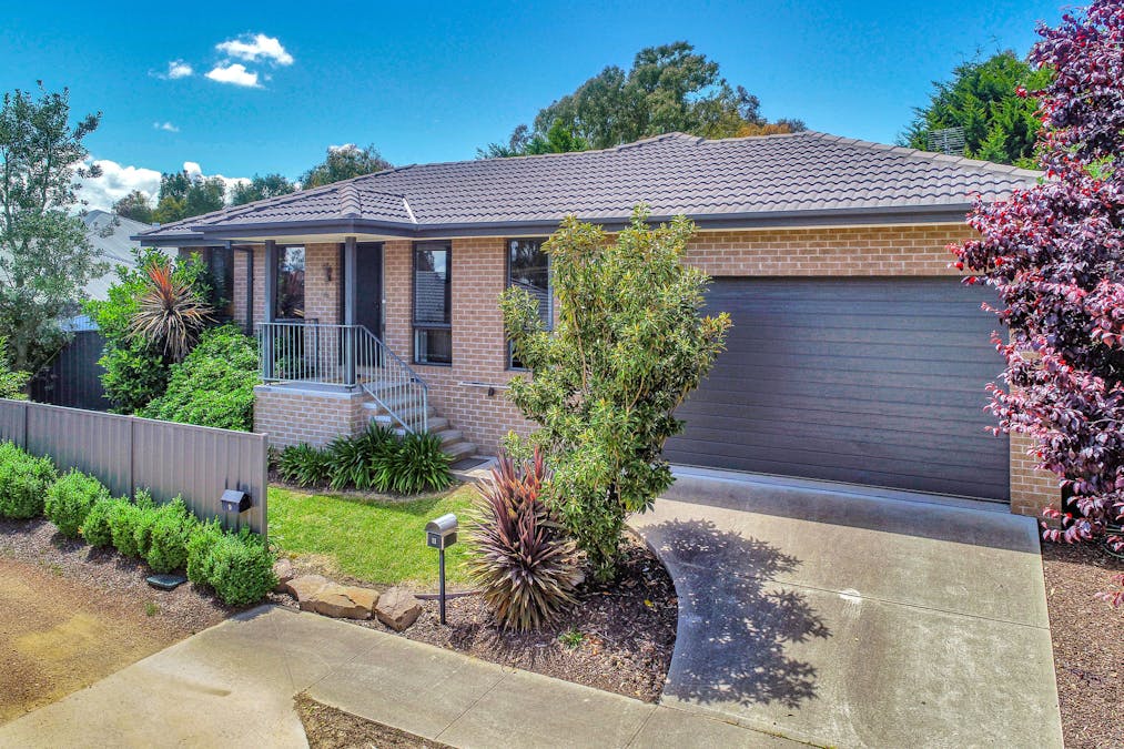 11 Farrall Court, Mansfield, VIC, 3722 - Image 1