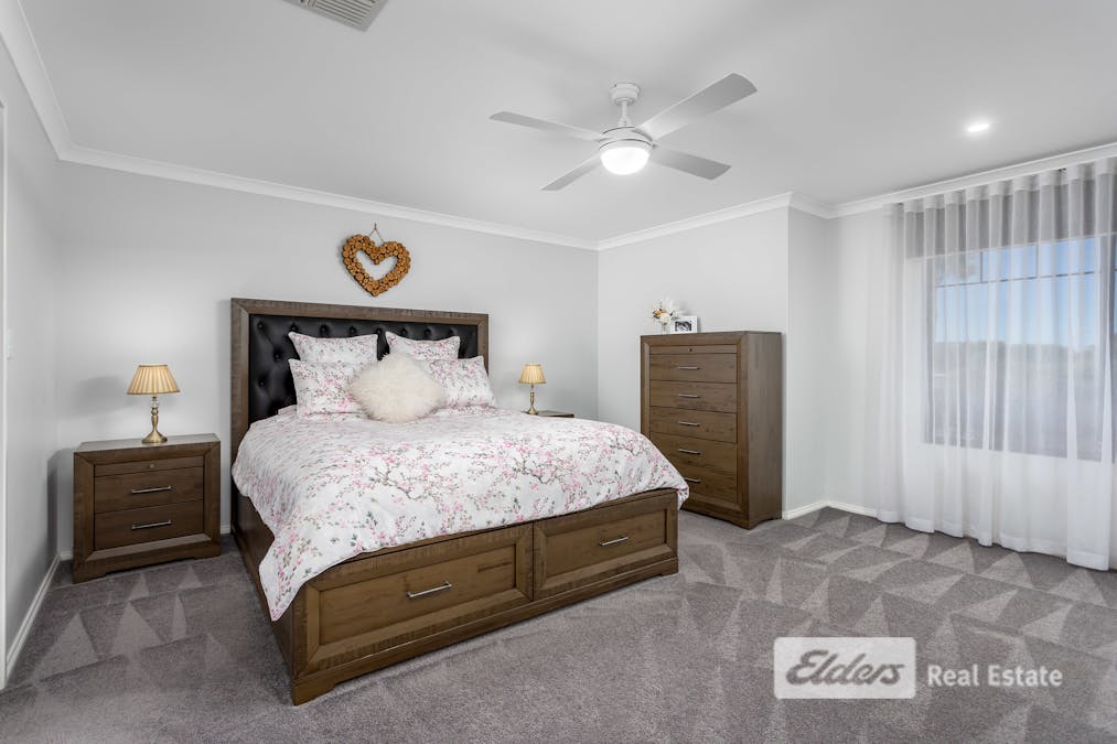 4 Jardine Way, Millbridge, WA, 6232 - Image 11