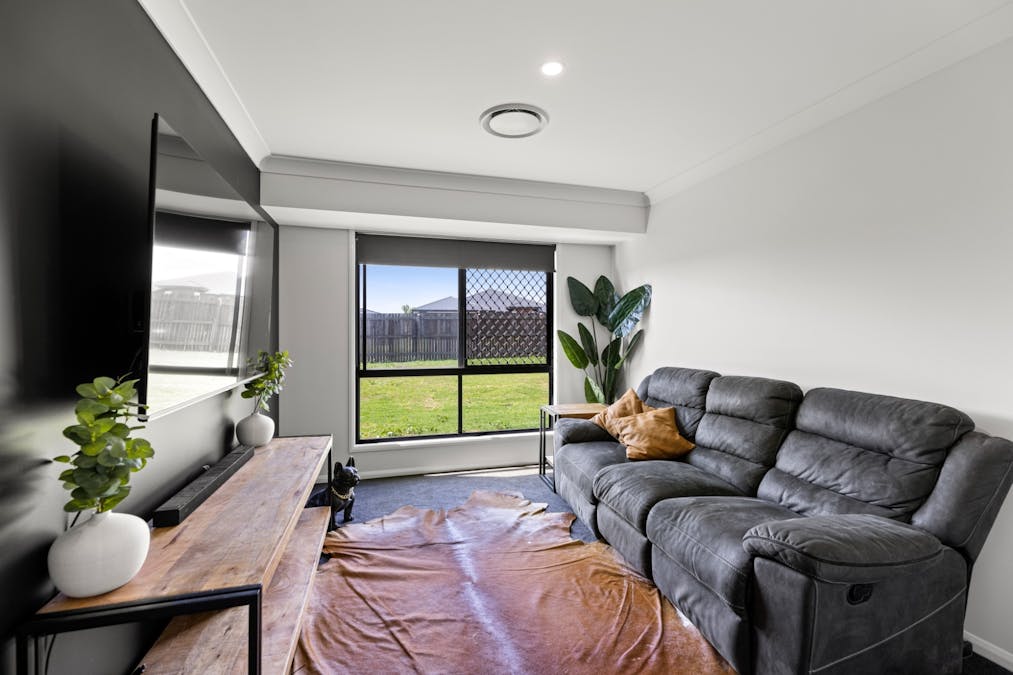 12 Estelle Street, Wyreema, QLD, 4352 - Image 10