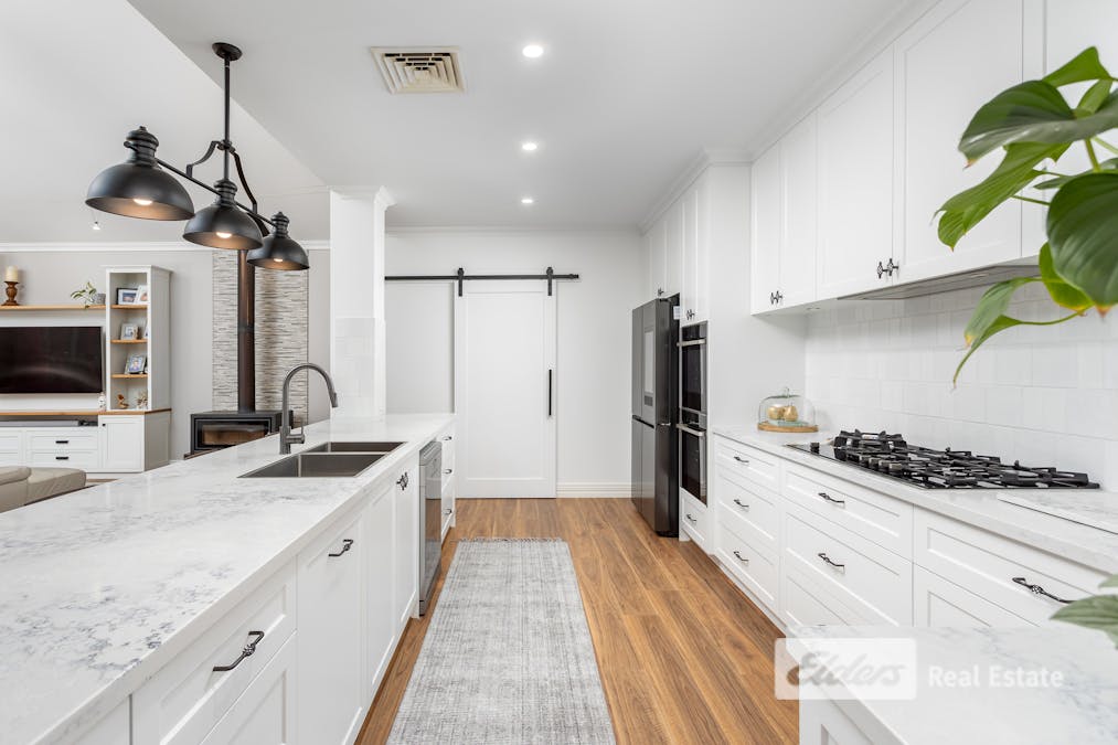 43 Lofthouse Drive, Leschenault, WA, 6233 - Image 8