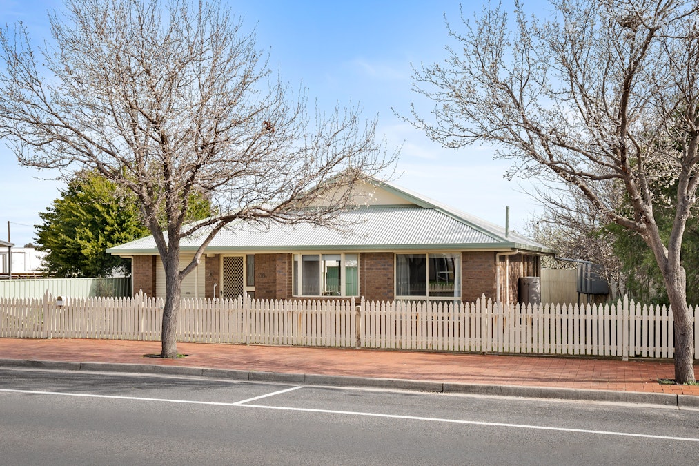 38 Holland Street, Kingston Se, SA, 5275 - Image 2