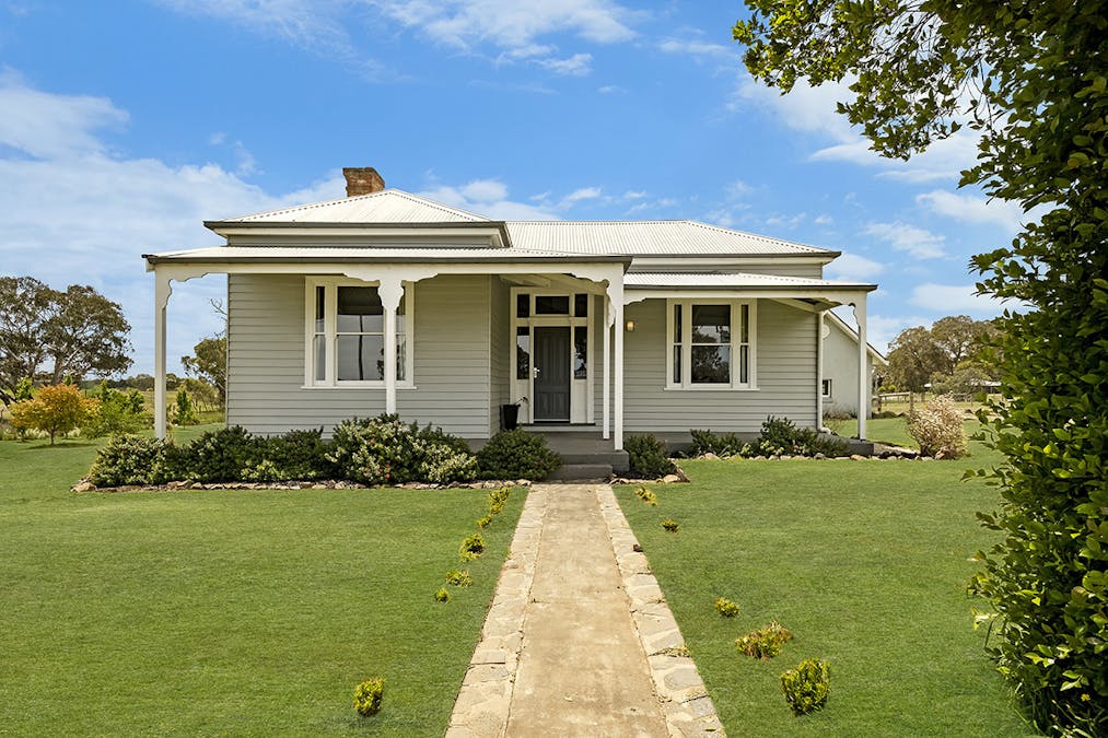 3 Maddison View, Hamilton, VIC, 3300 - Image 2