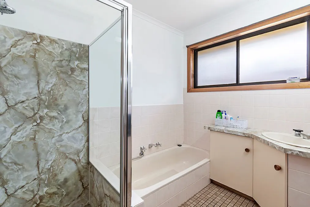 20 Duke Avenue, Hamilton, VIC, 3300 - Image 5