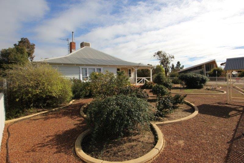 33 South Avenue, Merredin, WA, 6415 Sold Elders Real Estate