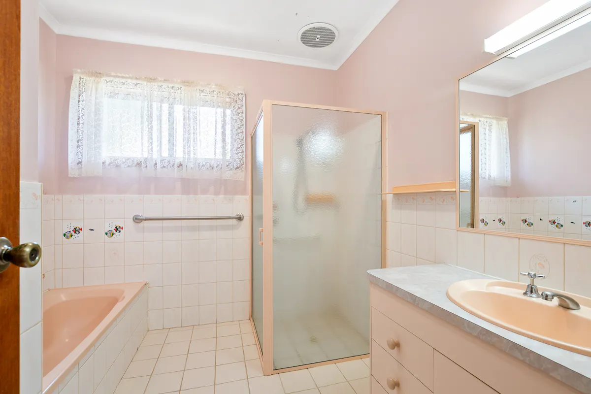 21 Scott Avenue — photo 11 of 13