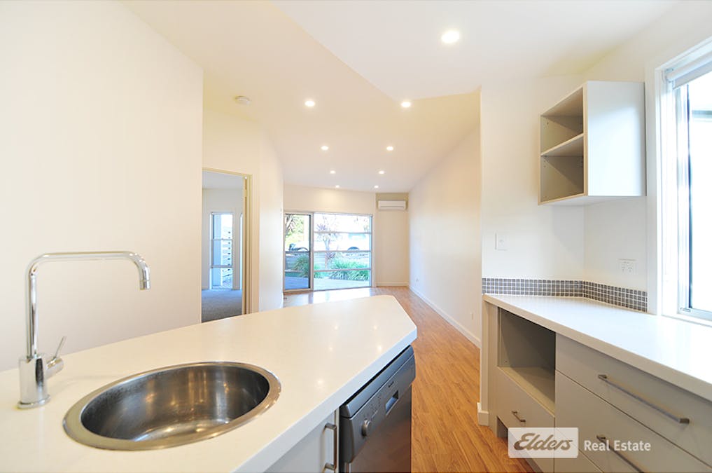 2/20 Elizabeth Street, Robe, SA, 5276 - Image 2