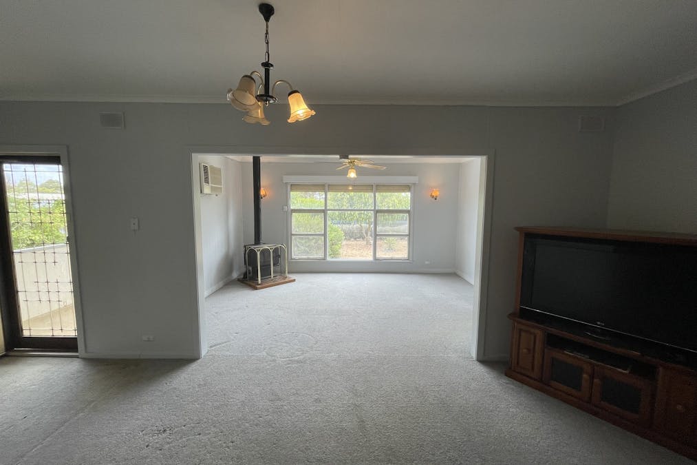 26 Kennett Road, Murray Bridge East, SA, 5253 - Image 10