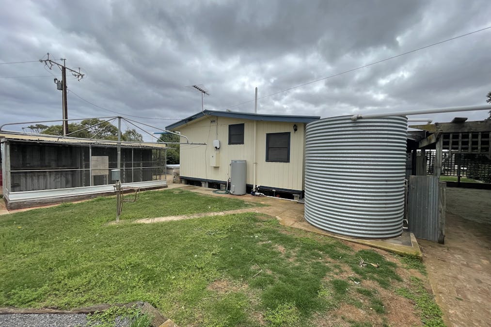 26 Kennett Road, Murray Bridge East, SA, 5253 - Image 12