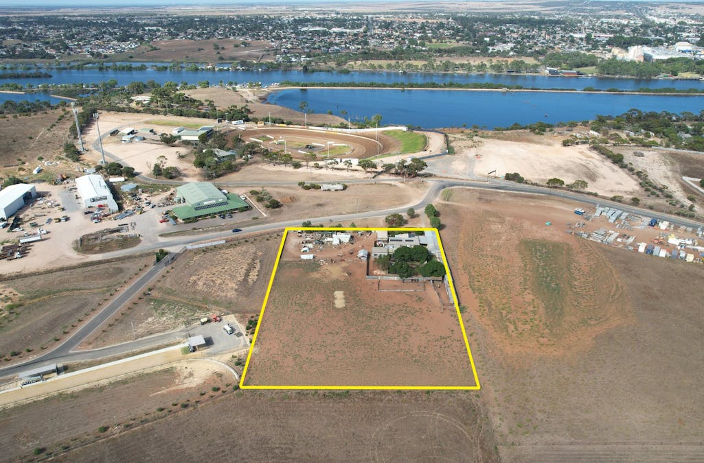 26 Kennett Road, Murray Bridge East, SA, 5253 - Image 1
