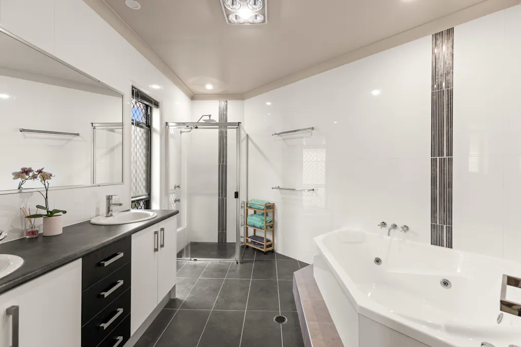 10 Campbell Drive, Highfields, QLD, 4352 - Image 14
